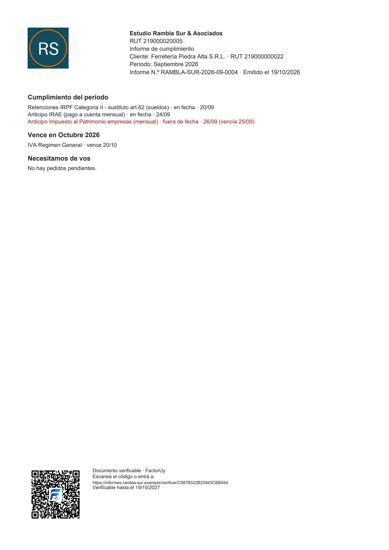 Informe mensual en PDF de un cliente ficticio, con el logo del estudio y un código QR de verificación.